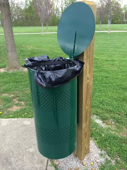 Pole mounted Trash Receptacle, 20 gallon pole mounted trash can