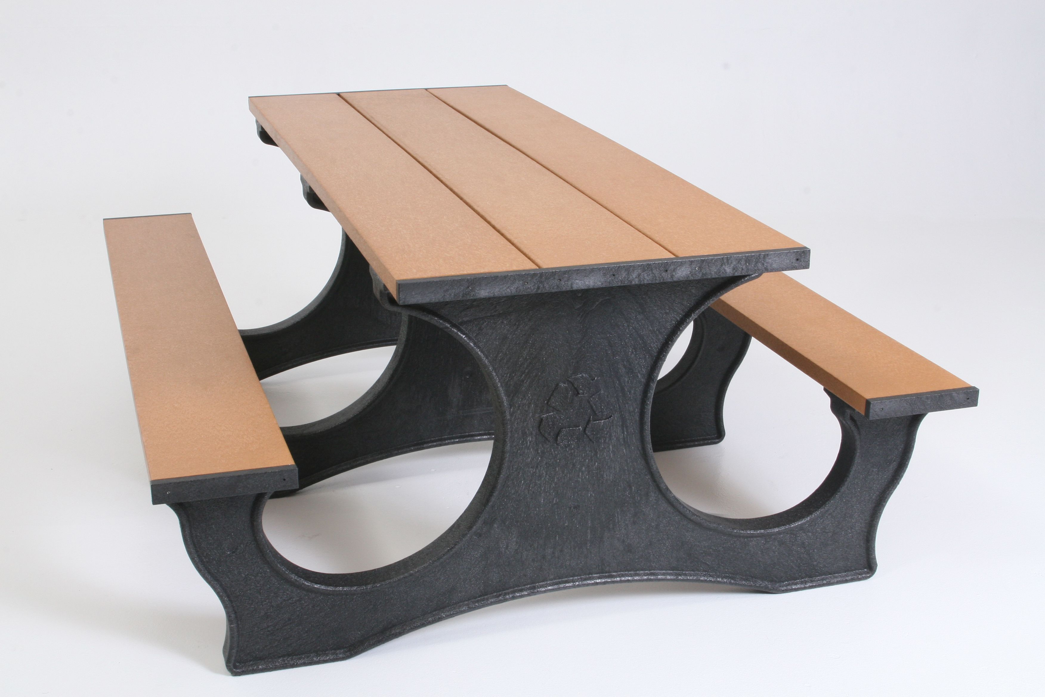 Recycled plastic picnic table
